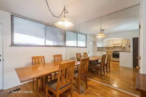 Dining - 904 S May St #B, Chicago, IL 60607 photo 1 of 1