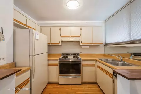 Kitchen - 904 S May St #B, Chicago, IL 60607 photo 1 of 3