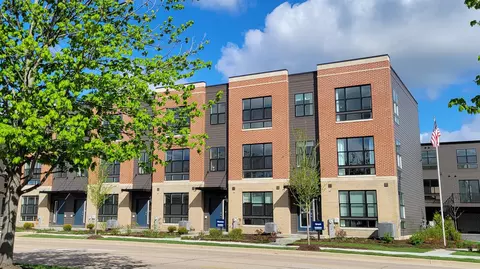 364 Summit Cir, Lombard, IL 60148