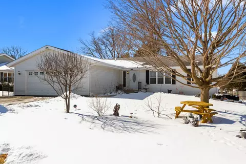 110 Rainbow Dr, Capron, IL 61012