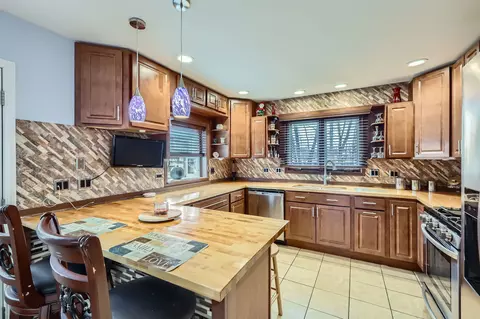 Kitchen - 36725 N Ridge Rd, Ingleside, IL 60041 photo 1 of 4