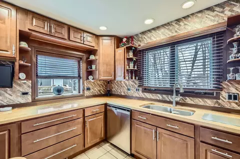 Kitchen - 36725 N Ridge Rd, Ingleside, IL 60041 photo 2 of 4