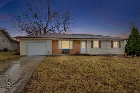 207 E Baker St, Manteno, IL 60950 photo 1