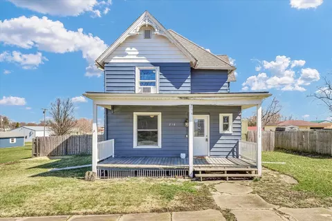 218 S High St, Elliott, IL 60933