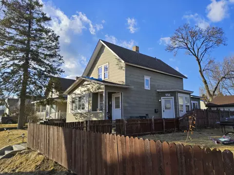 456 Walnut Ave, Elgin, IL 60123
