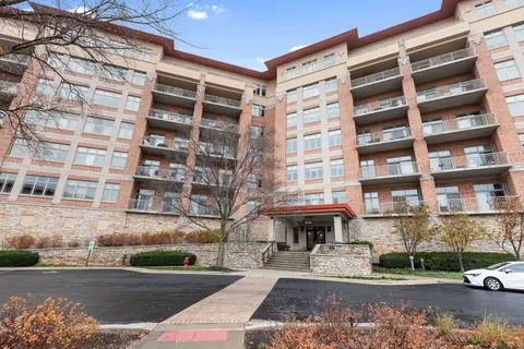 100 Prairie Park Dr #501, Wheeling, IL 60090