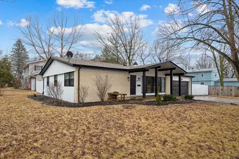 720 Russell Rd, Dekalb, IL 60115