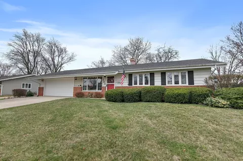 160 Washington Blvd, Hoffman Estates, IL 60169