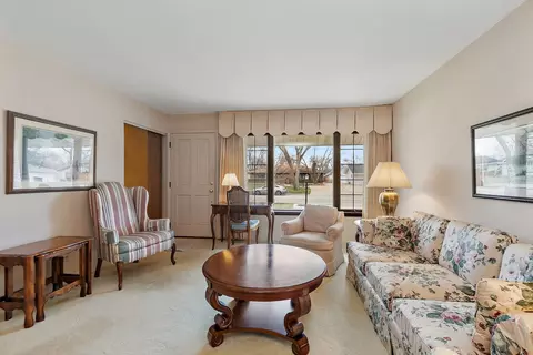 160 Washington Blvd, Hoffman Estates, IL 60169 photo 4