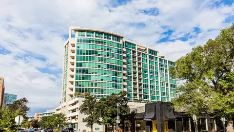 1570 Elmwood Ave #911, Evanston, IL 60201