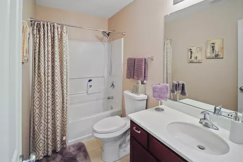 Bath - 748 Lambert Ln, Bartlett, IL 60103 photo 3 of 3