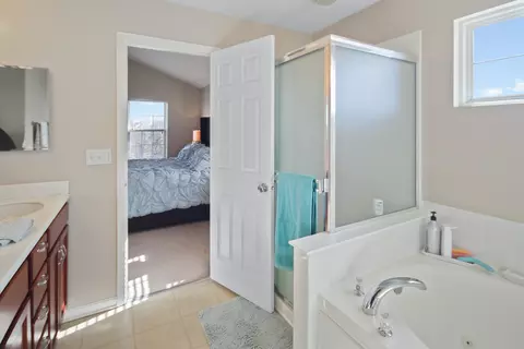 Bath - 748 Lambert Ln, Bartlett, IL 60103 photo 1 of 3