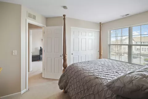 Bedroom - 748 Lambert Ln, Bartlett, IL 60103 photo 4 of 5