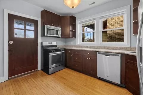 Kitchen - 5936 N Campbell Ave, Chicago, IL 60659 photo 2 of 4