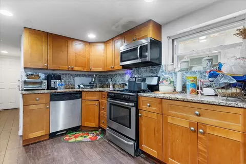 Kitchen - 5936 N Campbell Ave, Chicago, IL 60659 photo 4 of 4