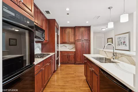 21 E Huron St #1505, Chicago, IL 60611 photo 10
