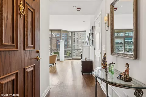21 E Huron St #1505, Chicago, IL 60611 photo 3
