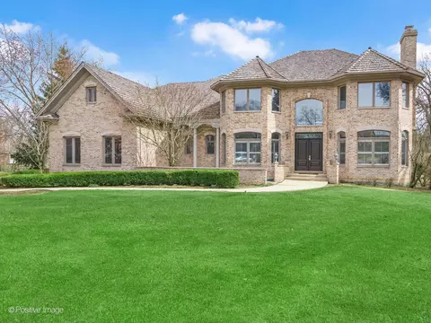 8 Shiloh Ct, Burr Ridge, IL 60527