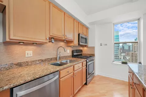 Kitchen - 5 E 14th Pl #1701, Chicago, IL 60605 photo 5 of 6