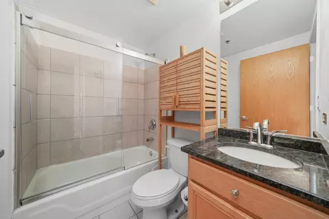Bath - 5 E 14th Pl #1701, Chicago, IL 60605 photo 3 of 3