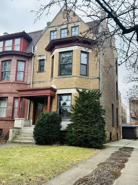 5632 S Blackstone Ave, Chicago, IL 60637