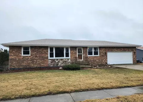 812 Bonnie Ln, Peotone, IL 60468