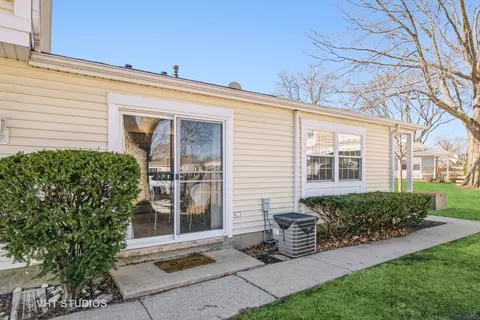 Exterior - 1233 Mae Ct #17A, Wheeling, IL 60090 photo 3 of 5