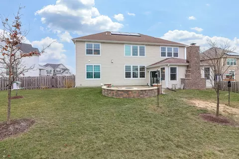 Exterior - 1804 Empress Ct, Elgin, IL 60124 photo 6 of 9