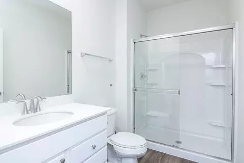 Bath - 1804 Empress Ct, Elgin, IL 60124 photo 2 of 3