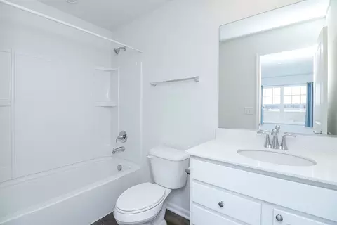 Bath - 1804 Empress Ct, Elgin, IL 60124 photo 1 of 3