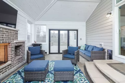 Exterior - 1804 Empress Ct, Elgin, IL 60124 photo 3 of 9