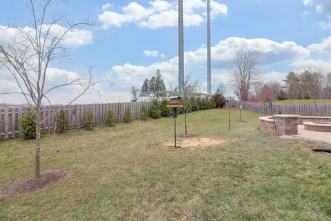 Exterior - 1804 Empress Ct, Elgin, IL 60124 photo 8 of 9