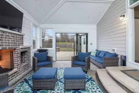 Exterior - 1804 Empress Ct, Elgin, IL 60124 photo 4 of 9