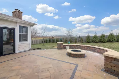 Exterior - 1804 Empress Ct, Elgin, IL 60124 photo 5 of 9