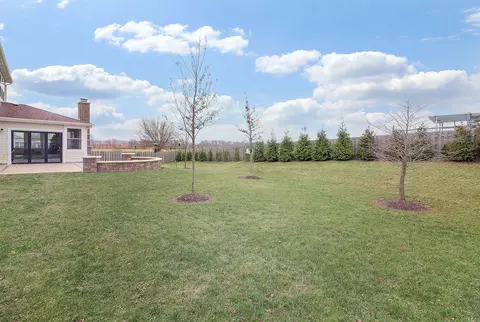 Exterior - 1804 Empress Ct, Elgin, IL 60124 photo 7 of 9
