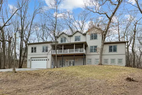 122 Lincolnwood Ct, Spring Grove, IL 60081