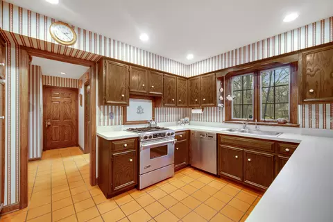 1380 Hampton Crse, Saint Charles, IL 60174 photo 7