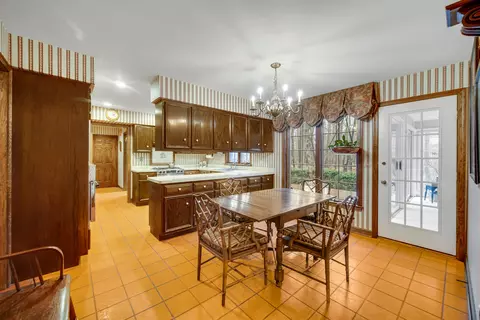 1380 Hampton Crse, Saint Charles, IL 60174 photo 5