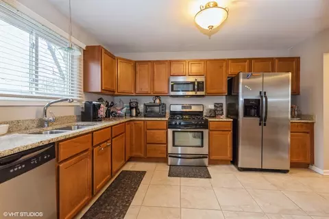 Kitchen - 29 Oakview Rd, Matteson, IL 60443 photo 1 of 1