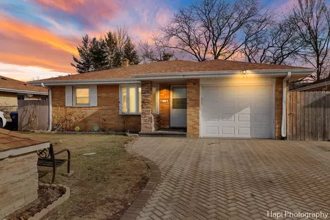 2211 N Jackson St, Waukegan, IL 60087