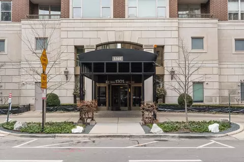 1301 N Dearborn Pkwy #1306, Chicago, IL 60610