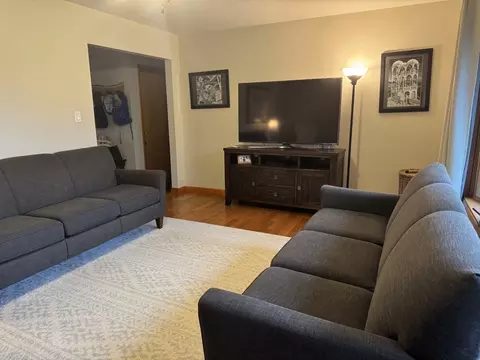 Living - 2611 Plum St, Peru, IL 61354 photo 3 of 4