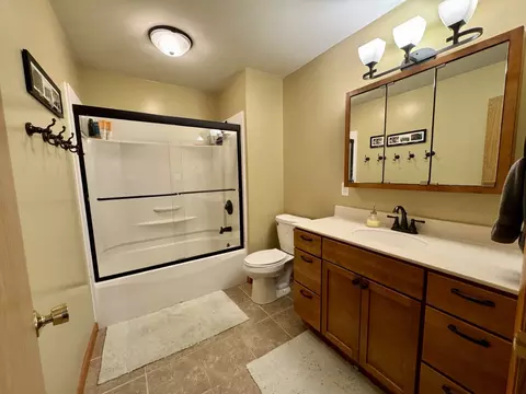 Bath - 2611 Plum St, Peru, IL 61354 photo 3 of 4