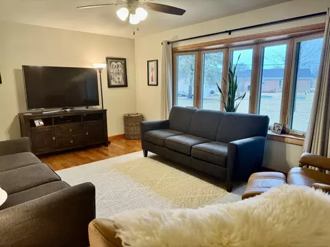 Living - 2611 Plum St, Peru, IL 61354 photo 1 of 4