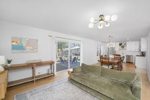 Living - Undisclosed, Northbrook, IL 60062 photo 4 of 7