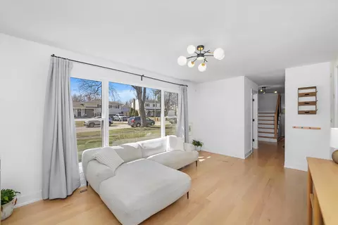 Living - Undisclosed, Northbrook, IL 60062 photo 6 of 7