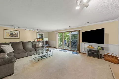 Living - 1712 E Maya Ln, Mount Prospect, IL 60056 photo 5 of 5