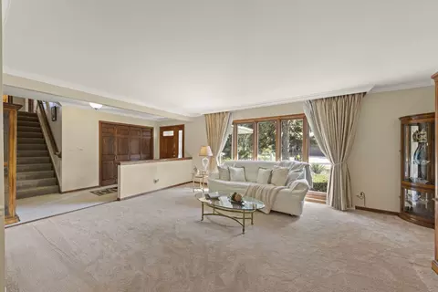 Living - 1712 E Maya Ln, Mount Prospect, IL 60056 photo 3 of 5