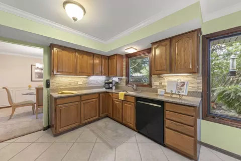 Kitchen - 1712 E Maya Ln, Mount Prospect, IL 60056 photo 2 of 4