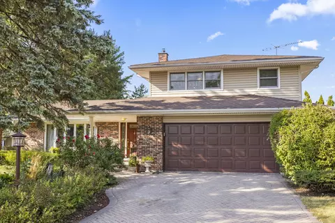 1712 E Maya Ln, Mount Prospect, IL 60056